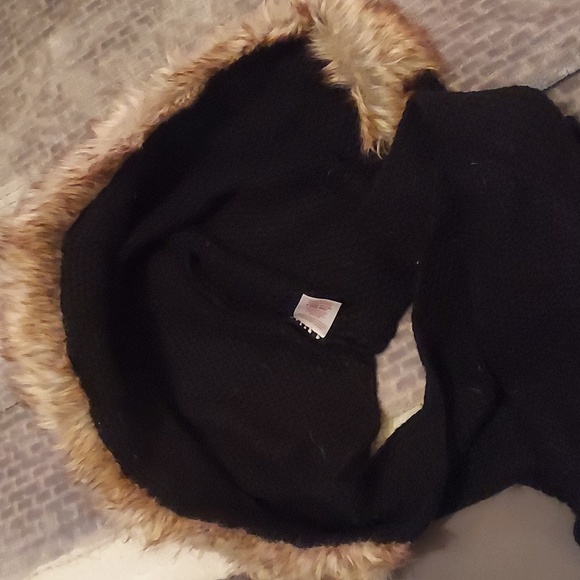 FURRY SOFT HOODED SCARF - Picture 2 of 5